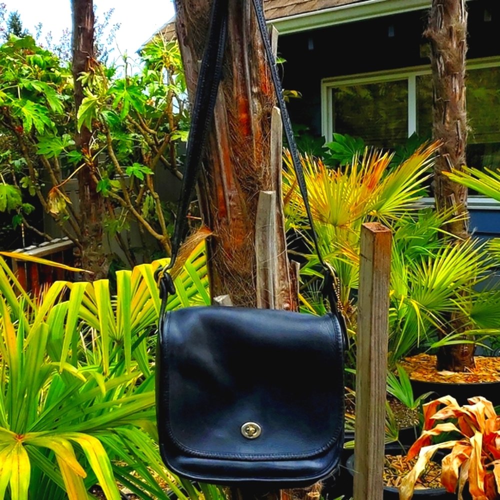 Vintage 1970's Coach Black Sling Bag 118-0832